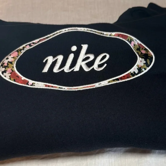 Nike Women’s Black Floral Crop Hoodie Sweatshirt Pullover Medium - Picture 6 of 8